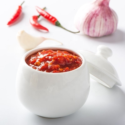 Salsa cinese di Sriracha Hot Chili Perfetta per la forma di pasticcio e le istruzioni alimentari