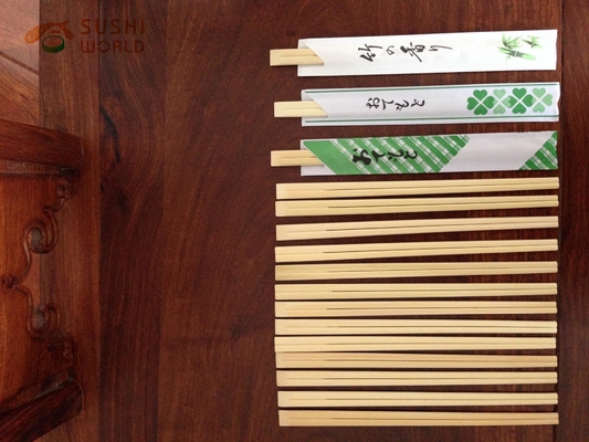Eleganti bastoncini da pranzo in bambù monouso per viaggiatori minimalisti