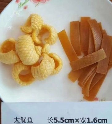 Patate rosa normale, patatine di calamaro, rulli di gamberetti, strisce di gamberetti, materiale embrionale, biscotti di gamberetti bianchi e rossi.