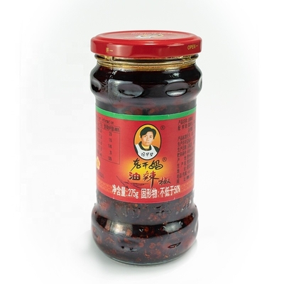 Salsa di chili Laoganma miscelata con olio rosso di chili